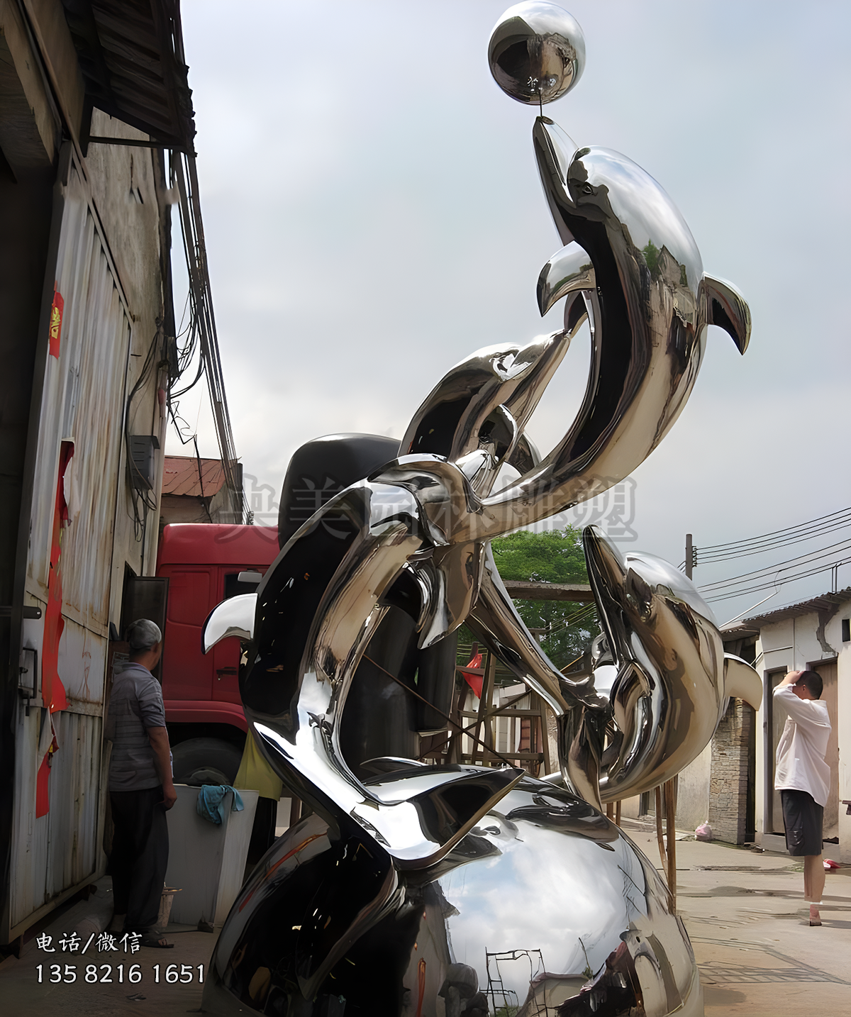 鏡面不銹鋼搶球海豚雕塑