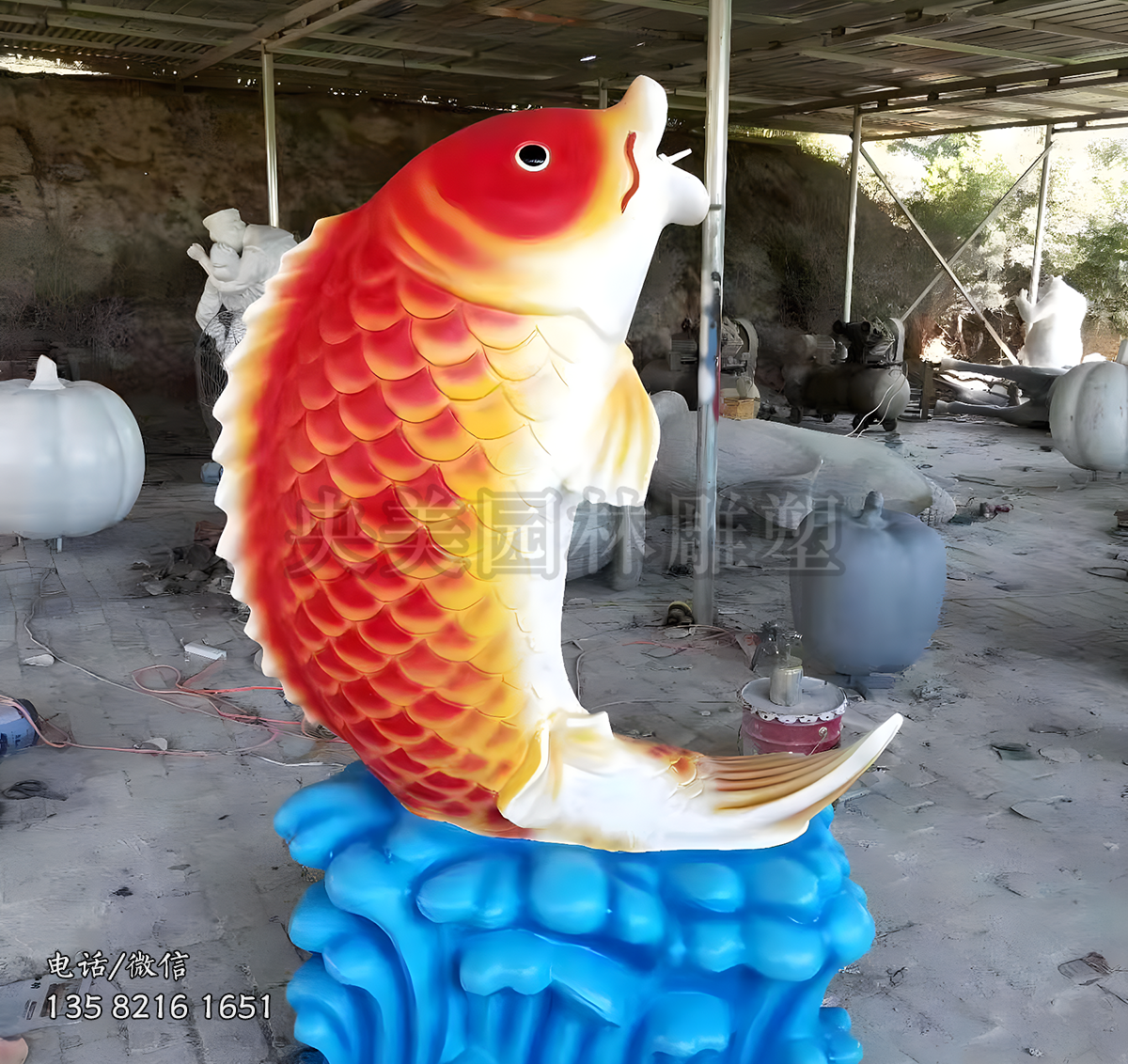 玻璃鋼彩繪躍水鯉魚雕塑擺件