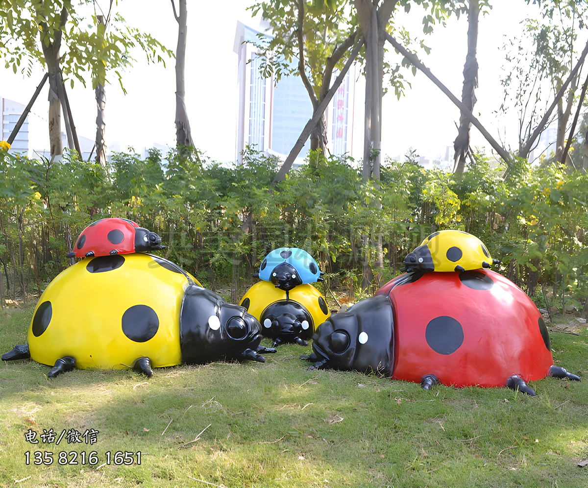 玻璃鋼仿真七星瓢蟲雕塑