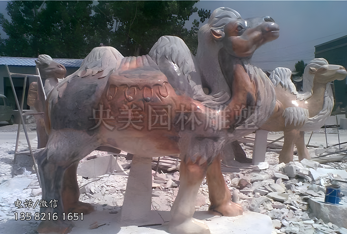 晚霞紅石雕駱駝