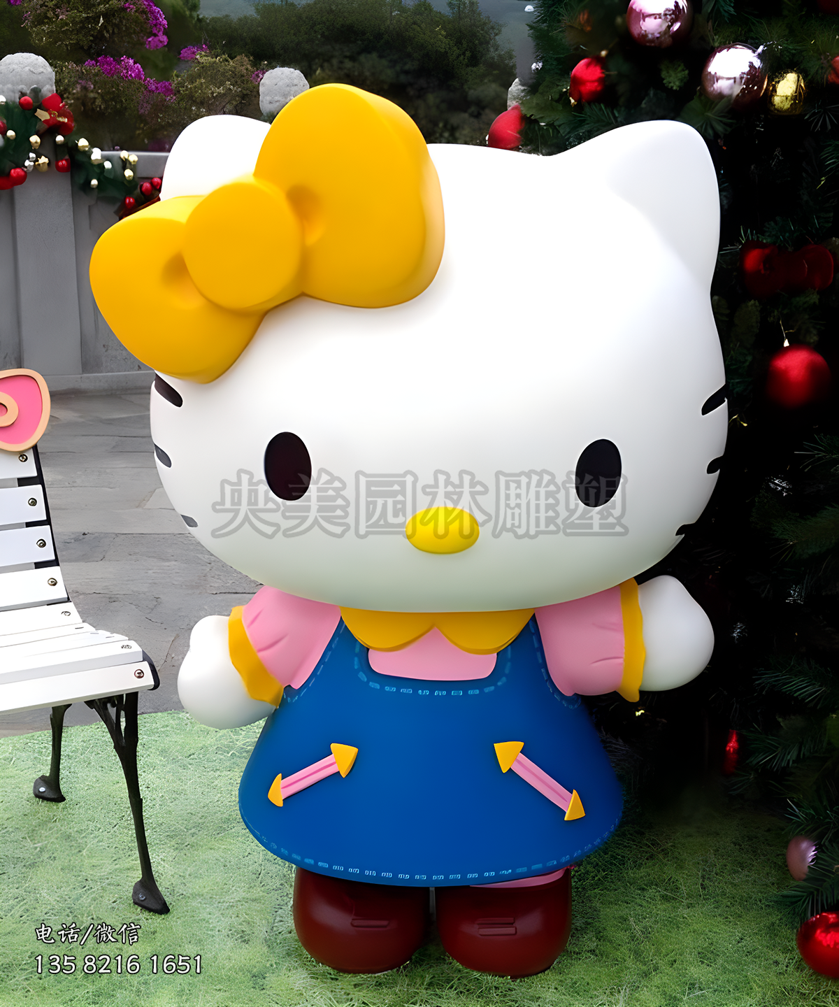 身著藍色裙子頭戴黃色蝴蝶結(jié)的kitty貓雕塑