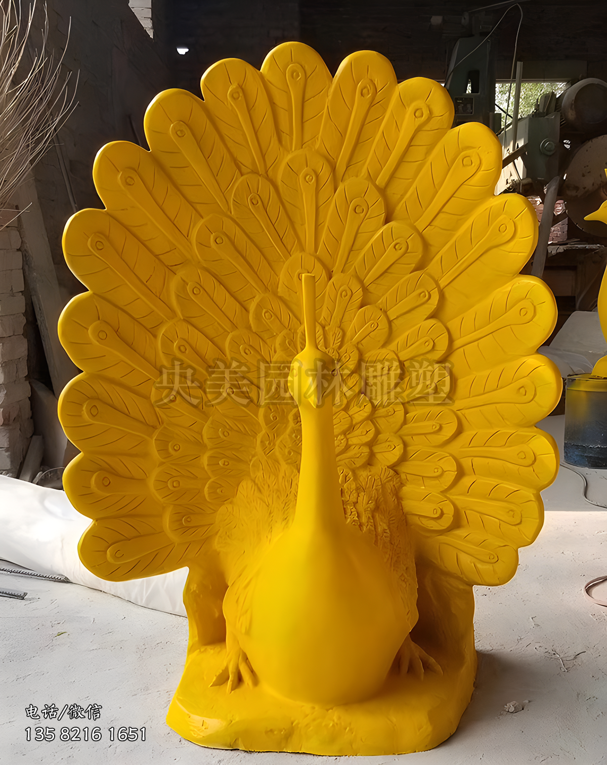 玻璃鋼噴漆孔雀雕塑