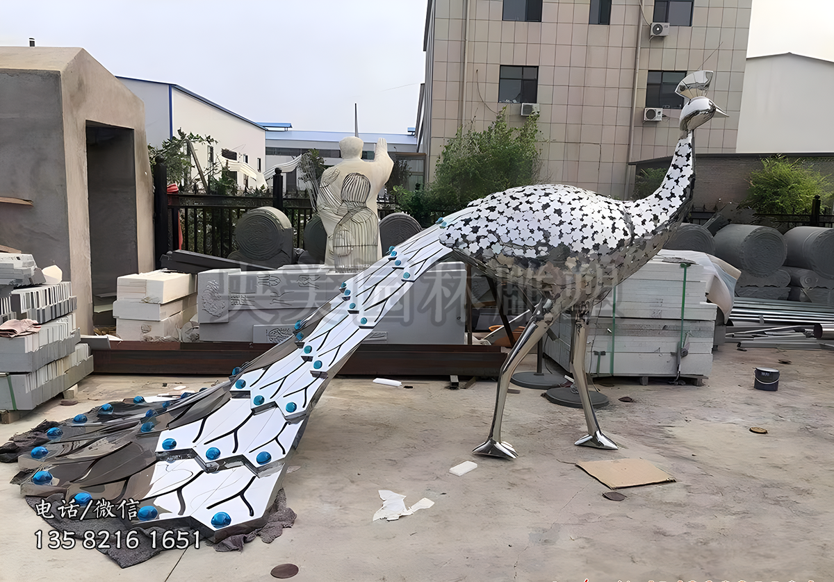 不銹鋼鏡面孔雀雕塑