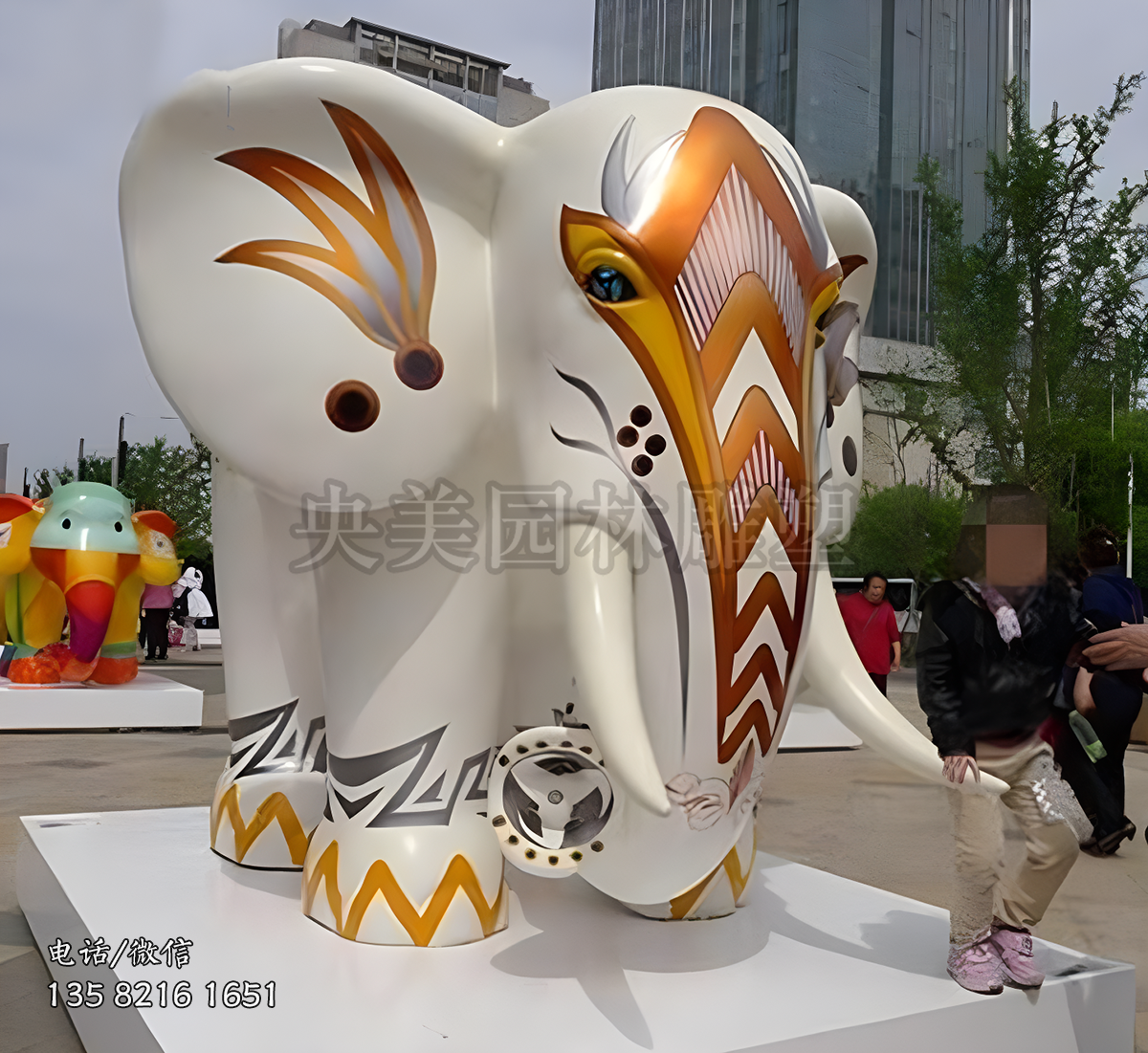 玻璃鋼彩繪大型戶外景觀大象雕塑