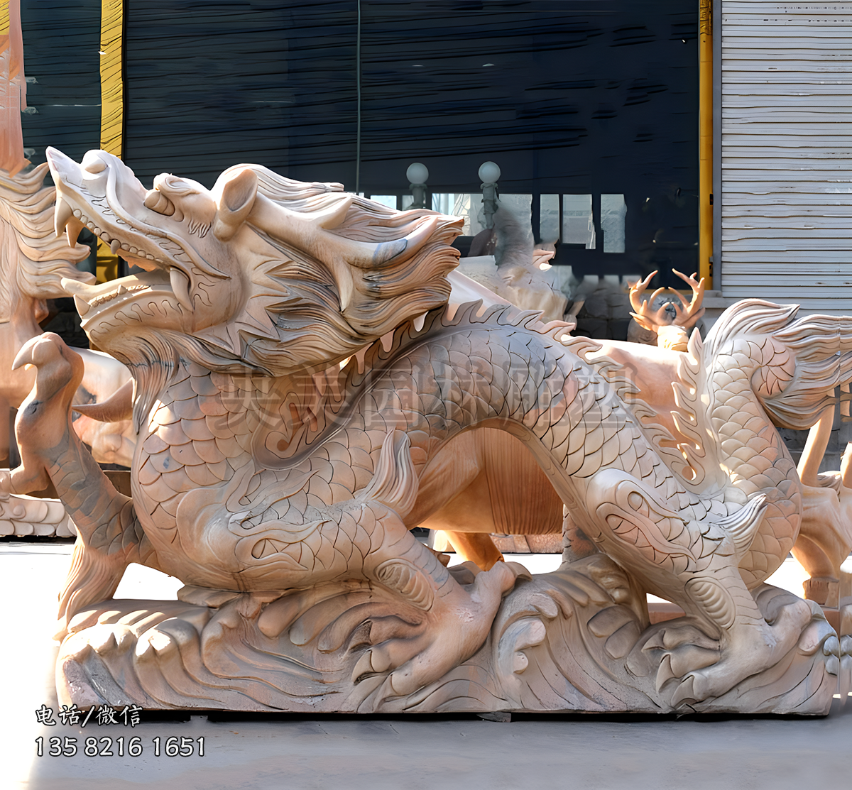 晚霞紅神龍雕塑