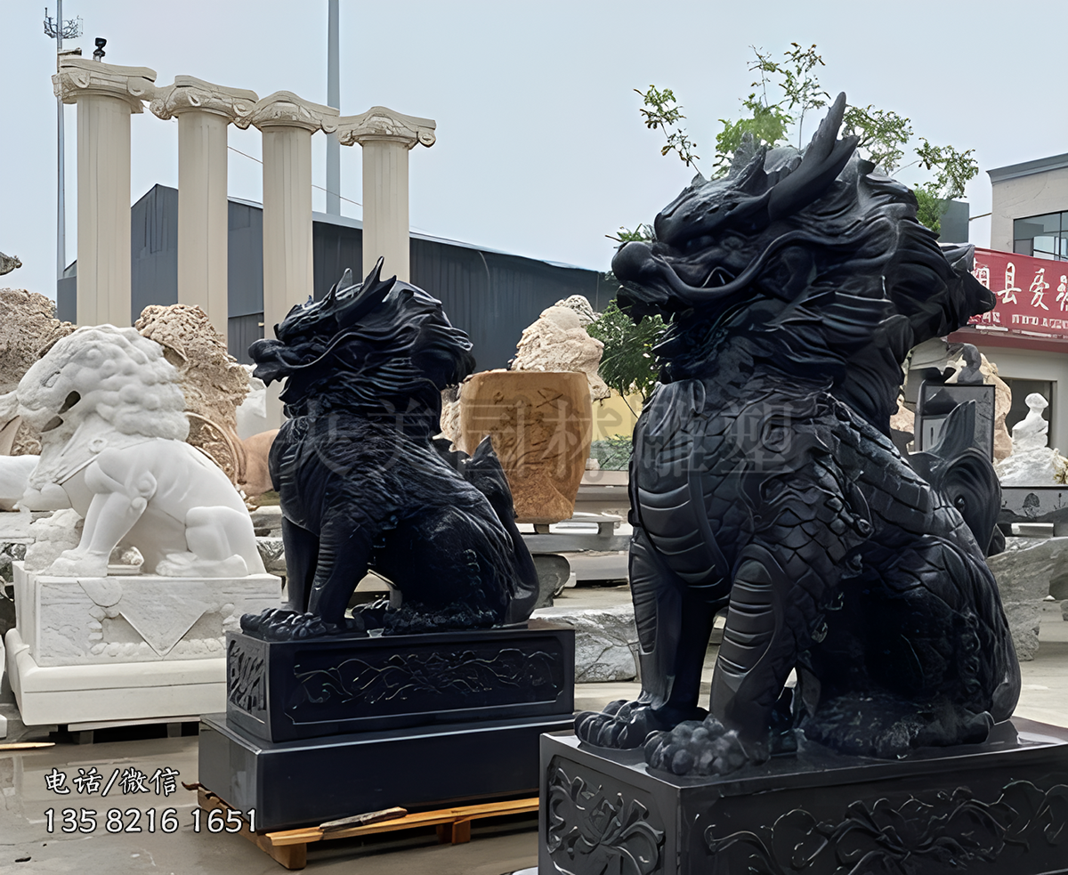 一對(duì)黑色的大型青石麒麟石雕