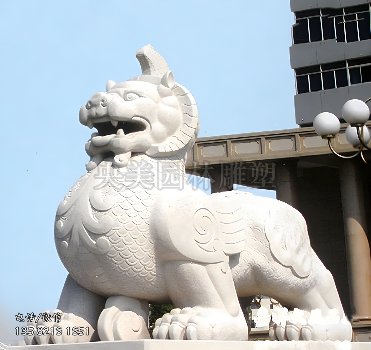 法院門口的石雕獬豸雕塑