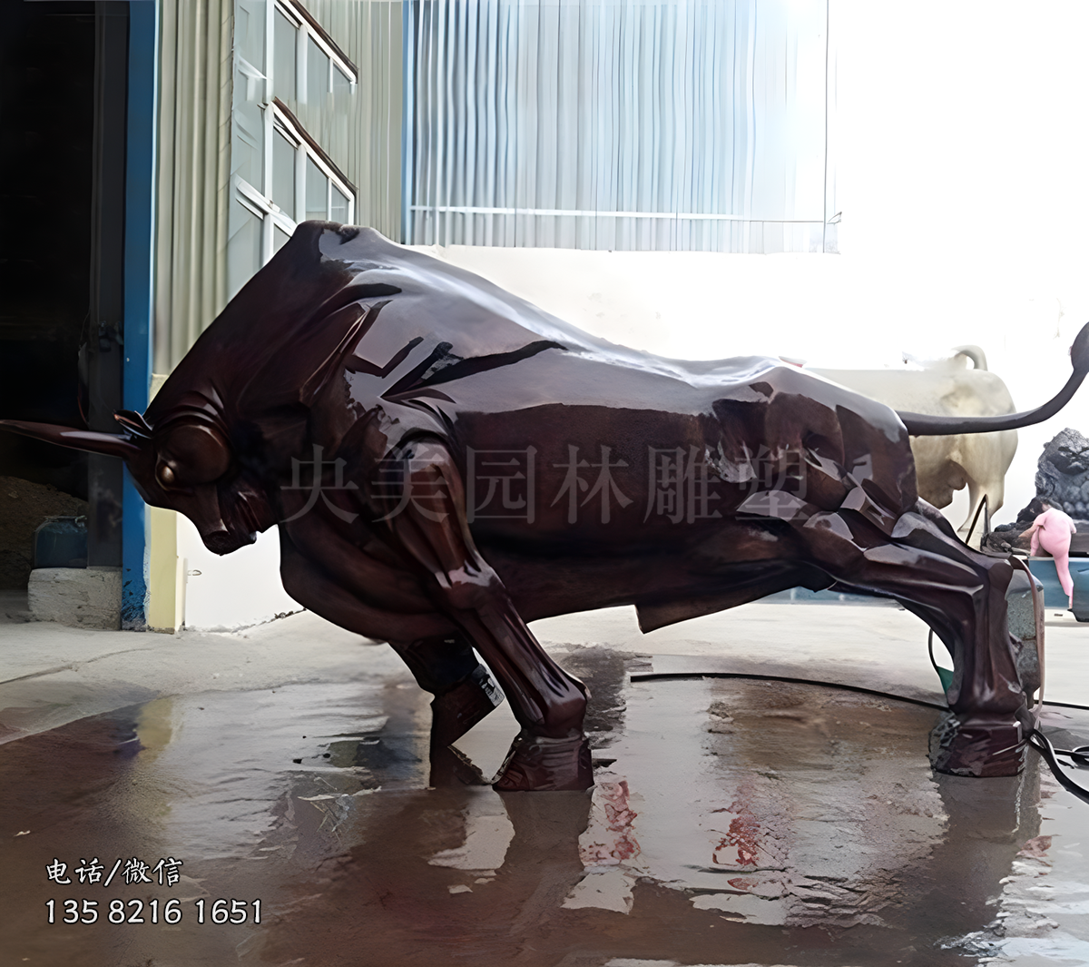 鑄銅開拓牛雕塑