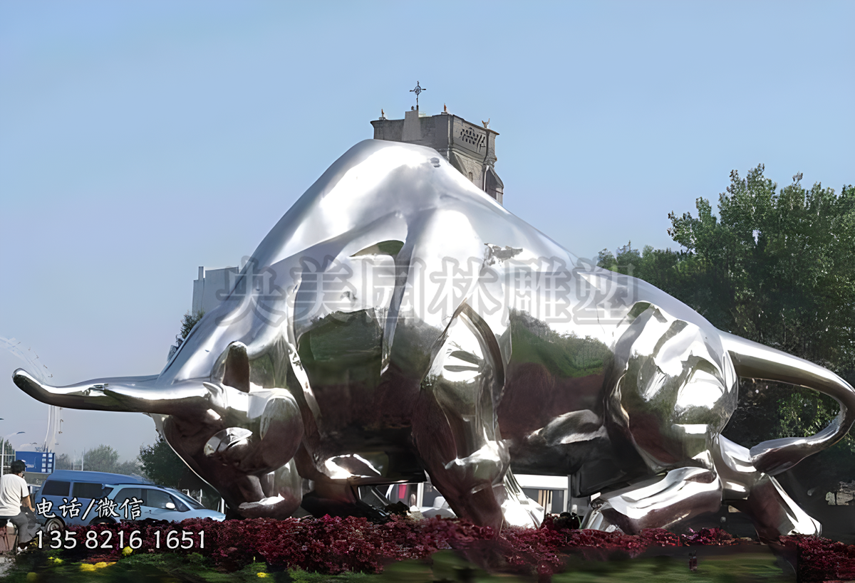 鏡面不銹鋼開荒牛雕塑