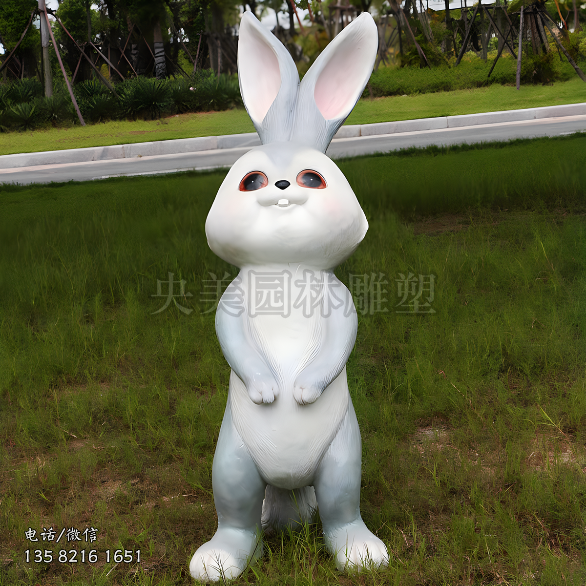 站立的藍(lán)色卡通兔子雕塑