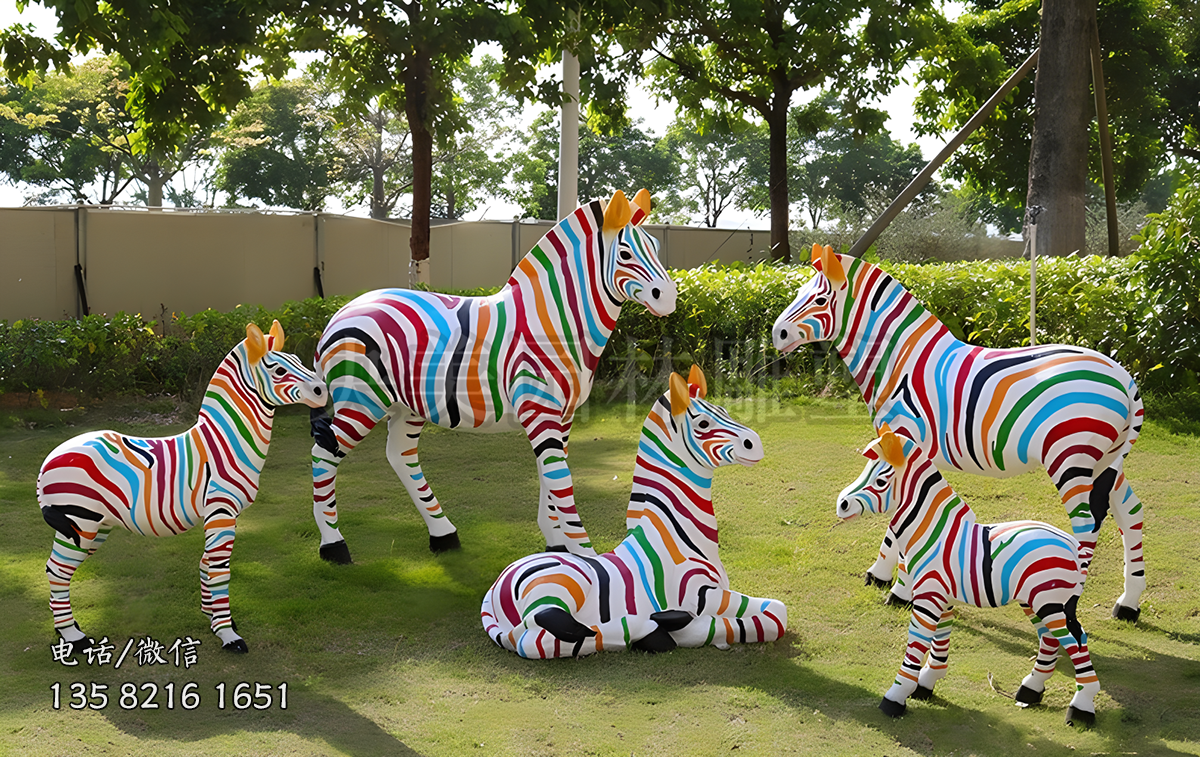玻璃鋼彩繪斑馬雕塑