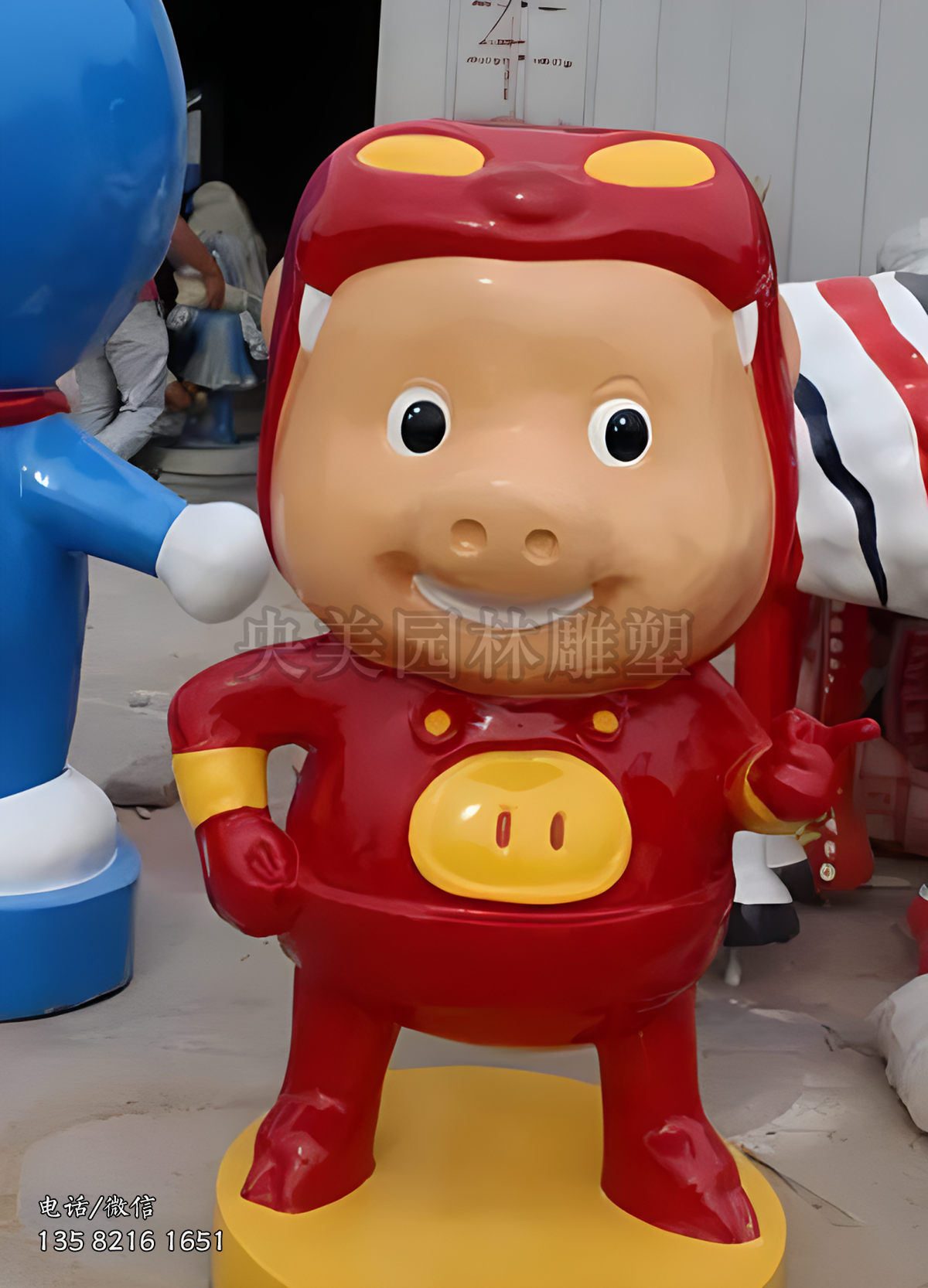 紅色豬豬俠動(dòng)漫人物雕塑