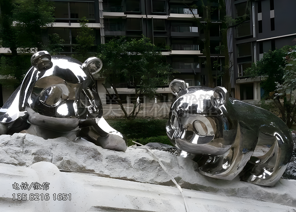 不銹鋼鏡面熊貓動物雕塑