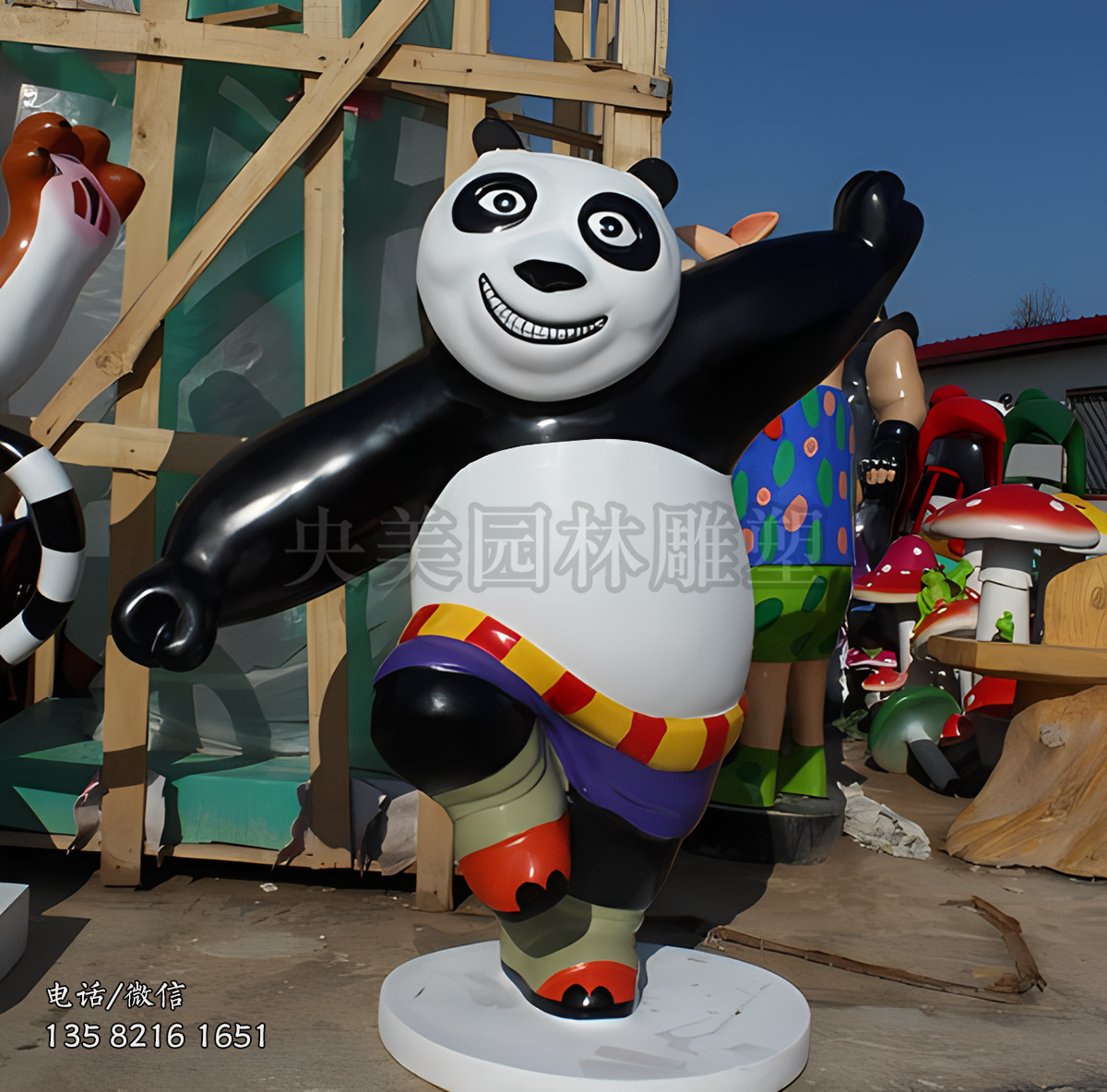 金雞獨立功夫熊貓雕塑