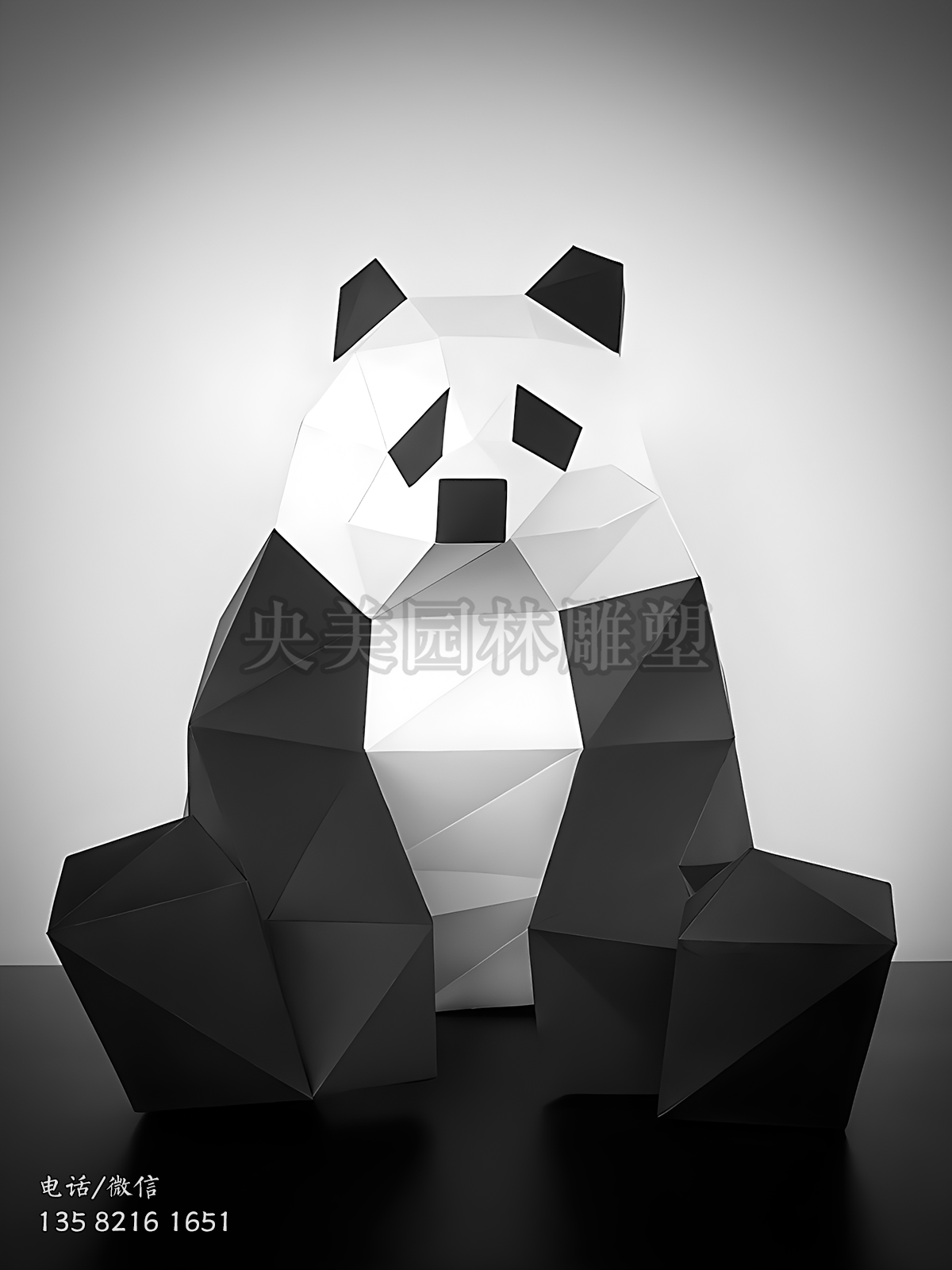 坐地上的塊面不銹鋼熊貓雕塑