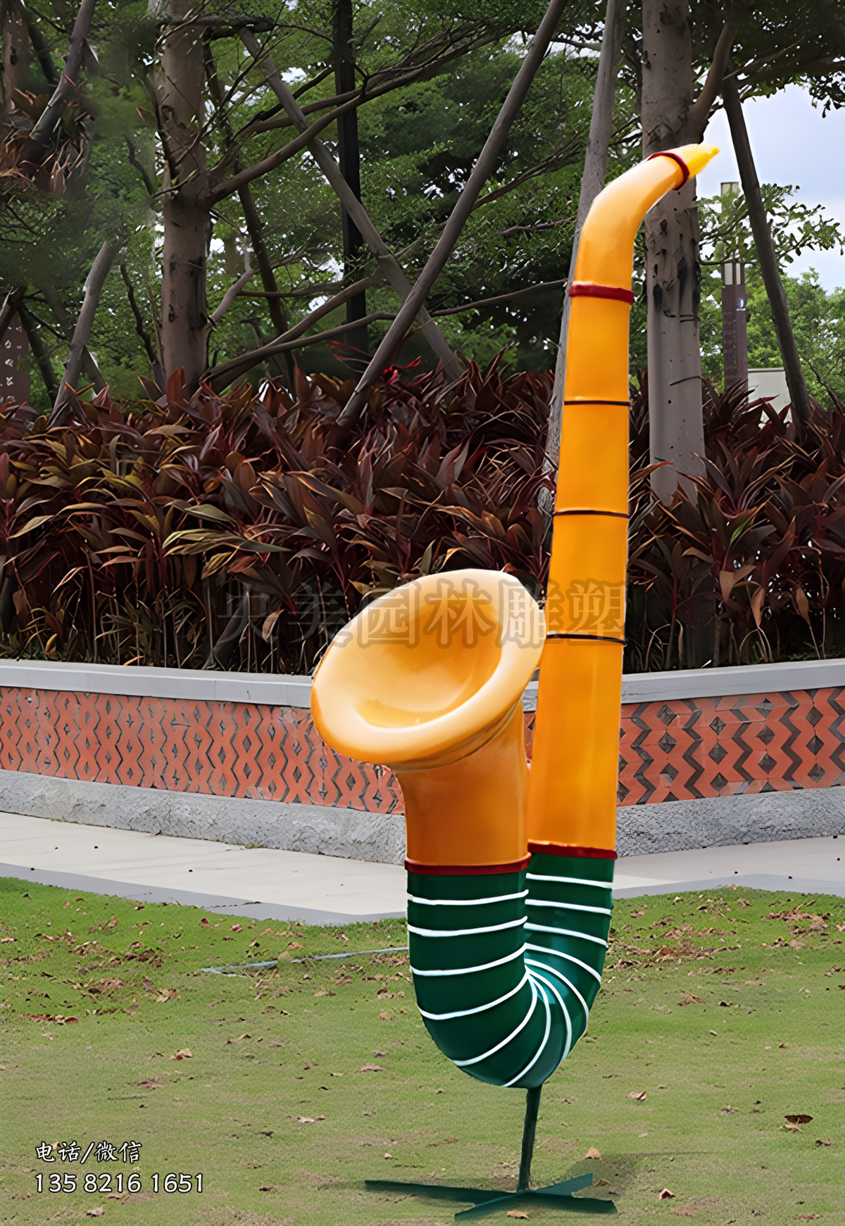 玻璃鋼薩克斯卡通造型雕塑