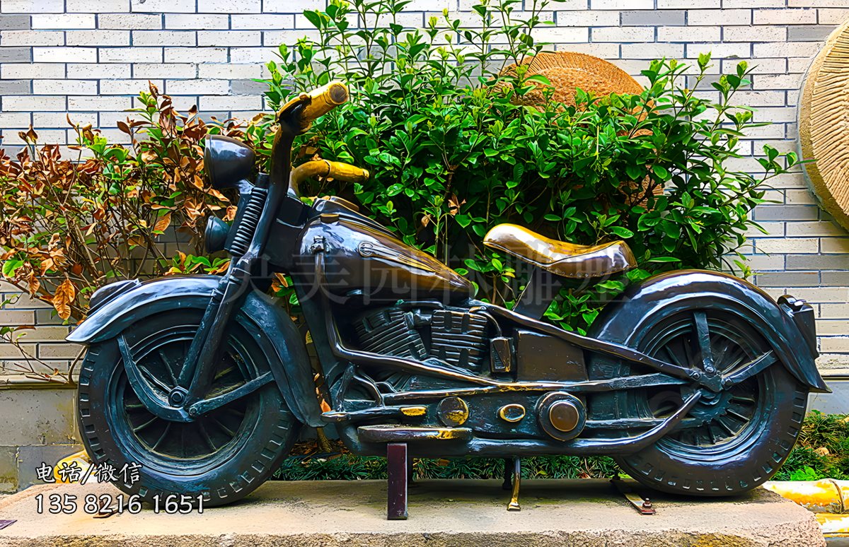 鐵藝噴漆仿古摩托車造型雕塑