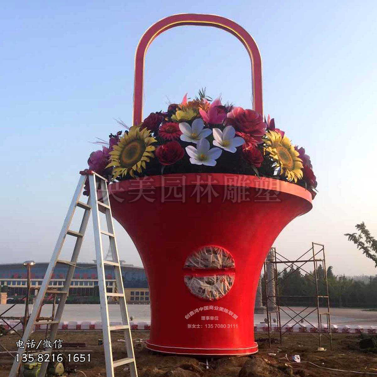 玻璃鋼大型花籃雕塑