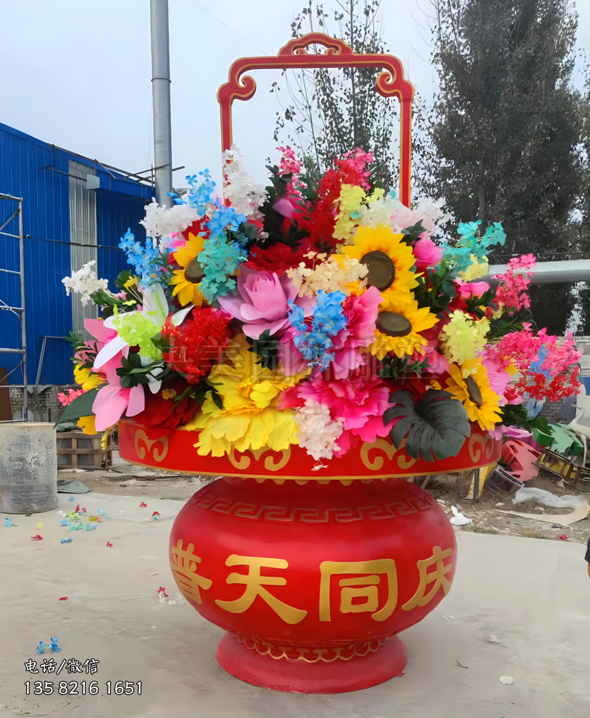 玻璃鋼仿真絹花花籃雕塑