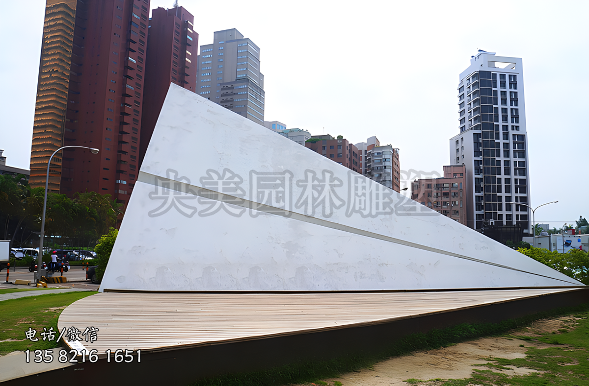 不銹鋼折紙飛機雕塑