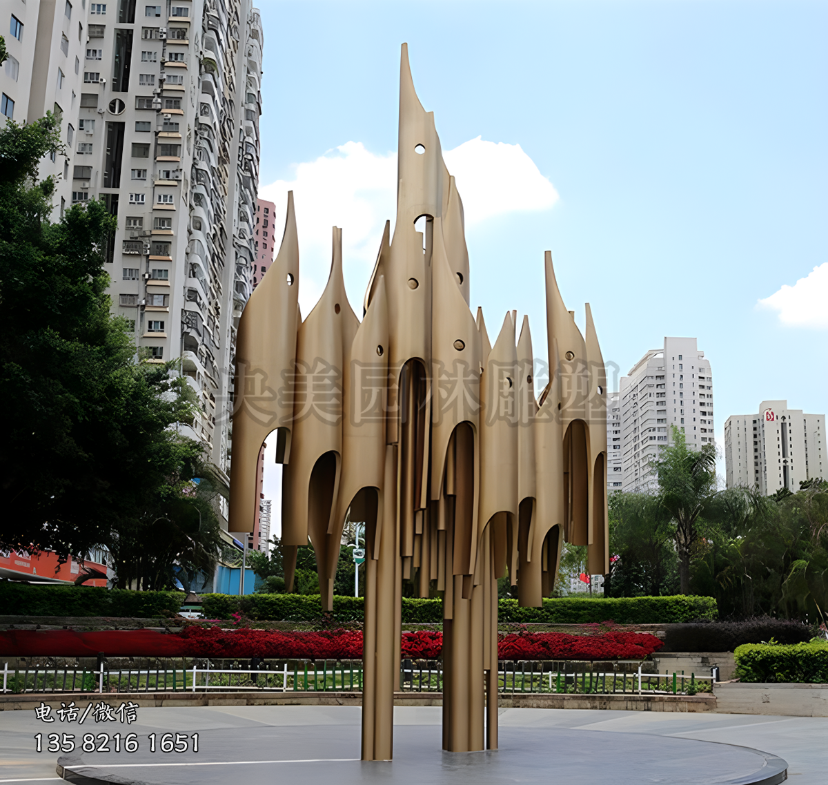 由多個鋼筆筆頭組成的不銹鋼景觀雕塑