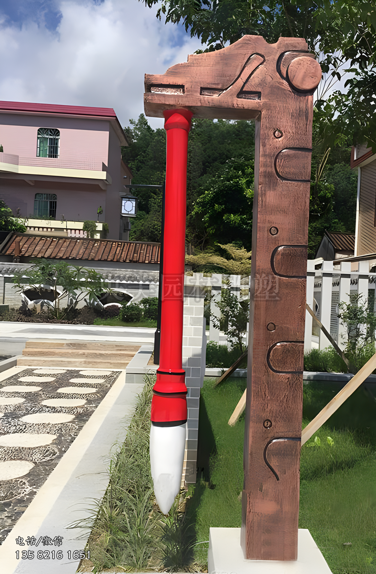 懸掛的毛筆雕塑