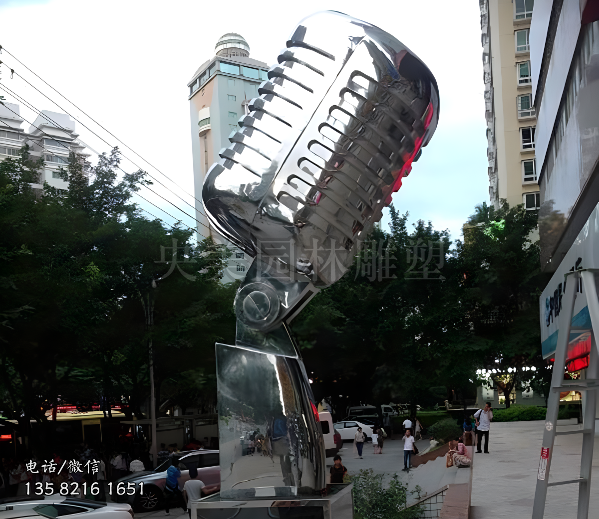 鏡面不銹鋼麥克風(fēng)雕塑