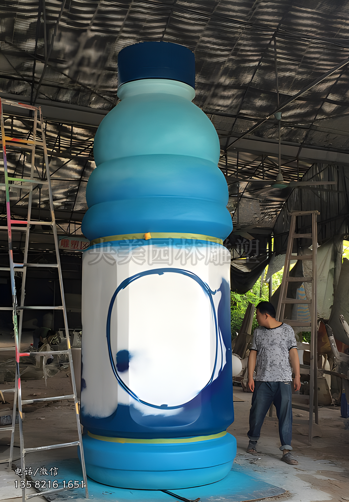 玻璃鋼仿真脈動(dòng)飲料瓶雕塑