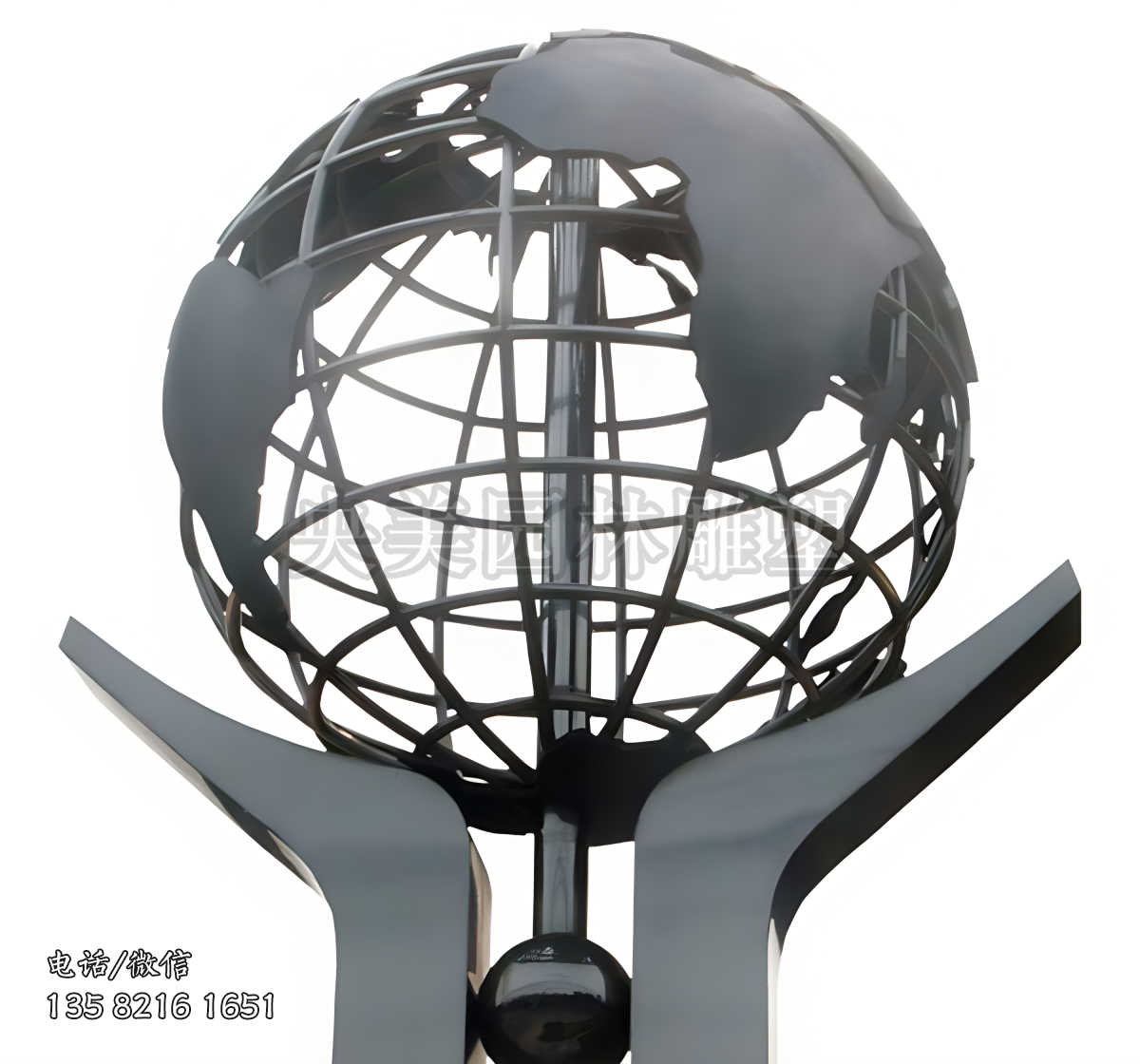 雙手托起地球的景觀雕塑