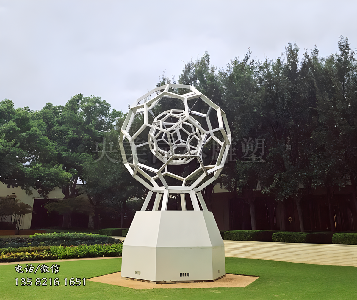 鏤空網(wǎng)格足球景觀雕塑